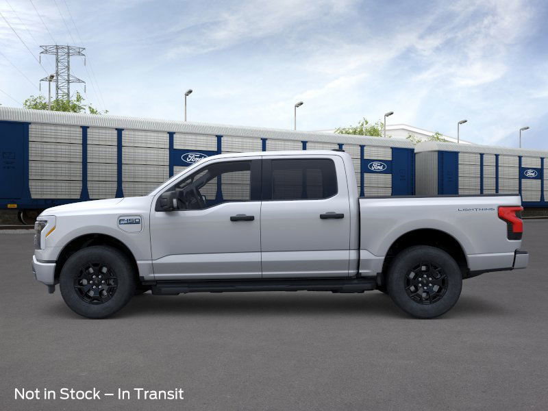 2025 Ford F-150 Lightning XLT photo 2