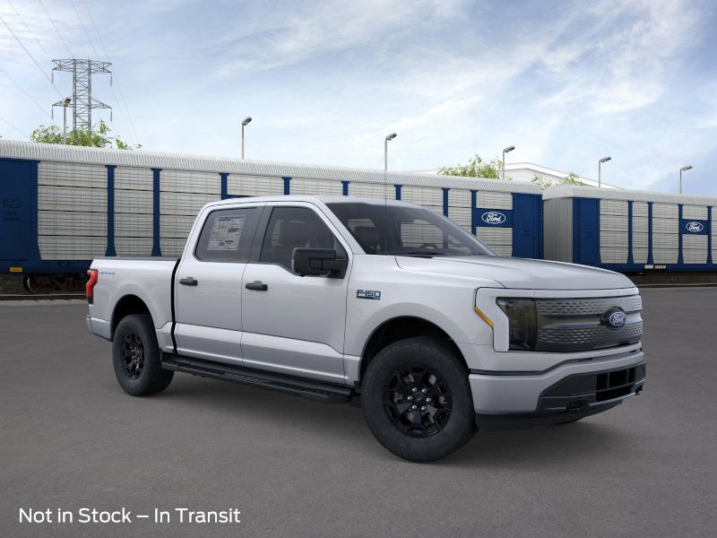 2025 Ford F-150 Lightning XLT photo 6