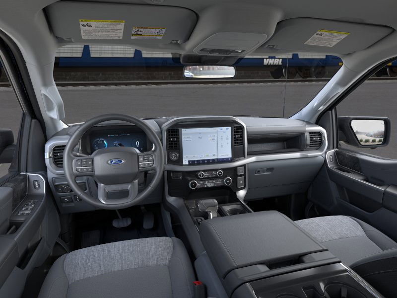 2025 Ford F-150 Lightning XLT photo 8