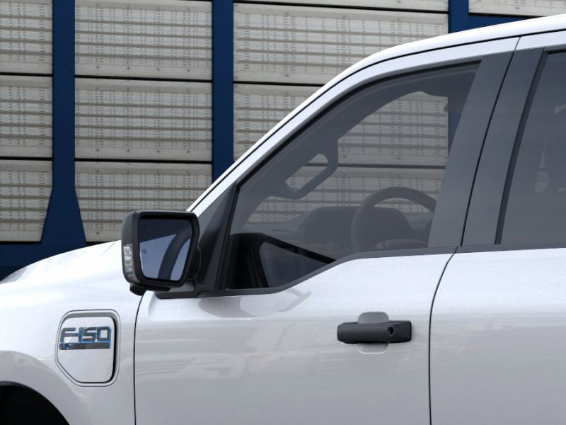 2025 Ford F-150 Lightning XLT photo 18