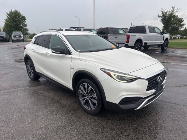 2017 INFINITI QX30 Luxury