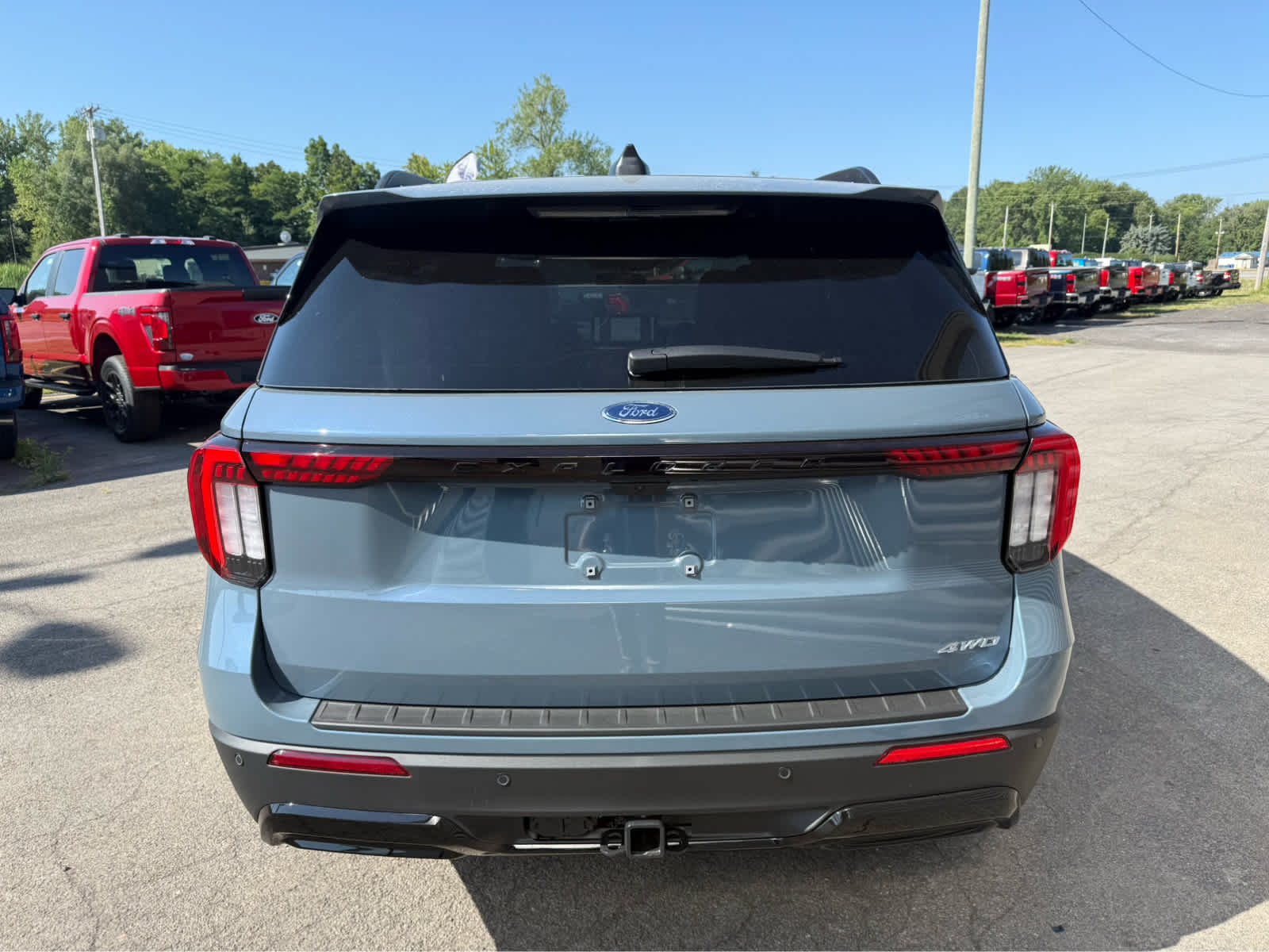 2025 Ford Explorer ST-Line photo 2