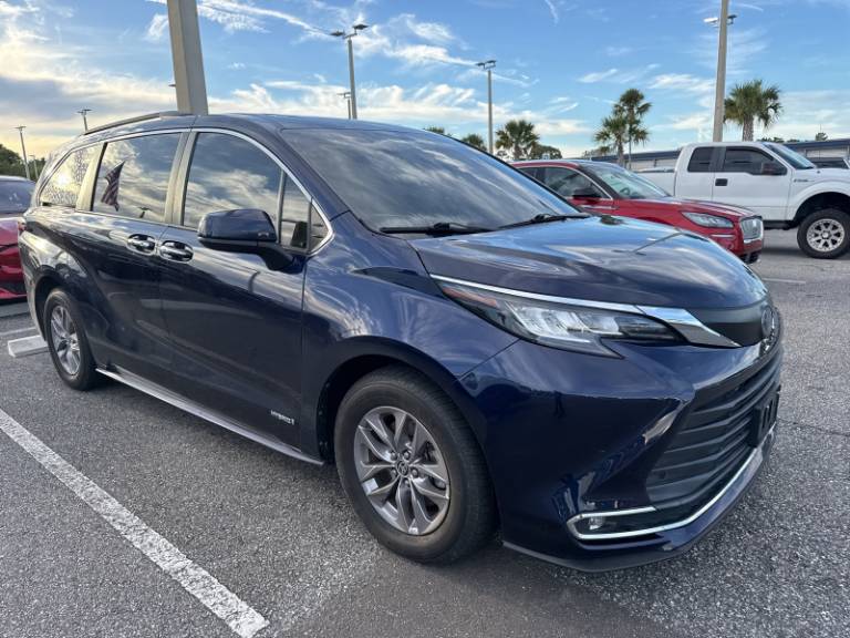 2021 Toyota Sienna XLE
