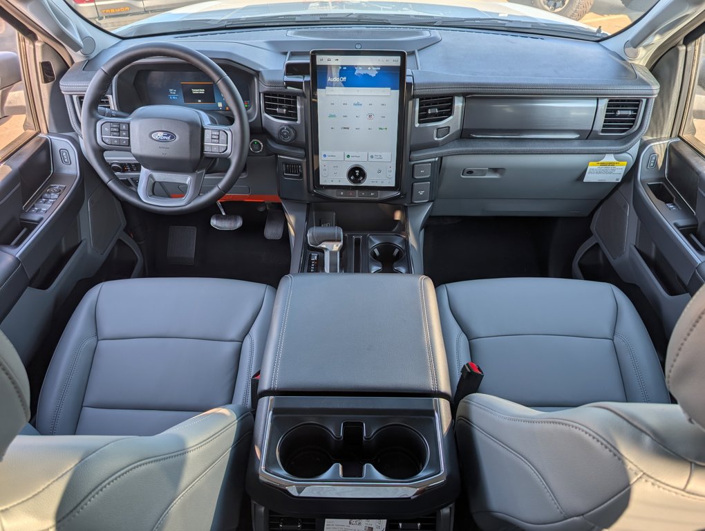 2025 Ford F-150 Lightning photo 8