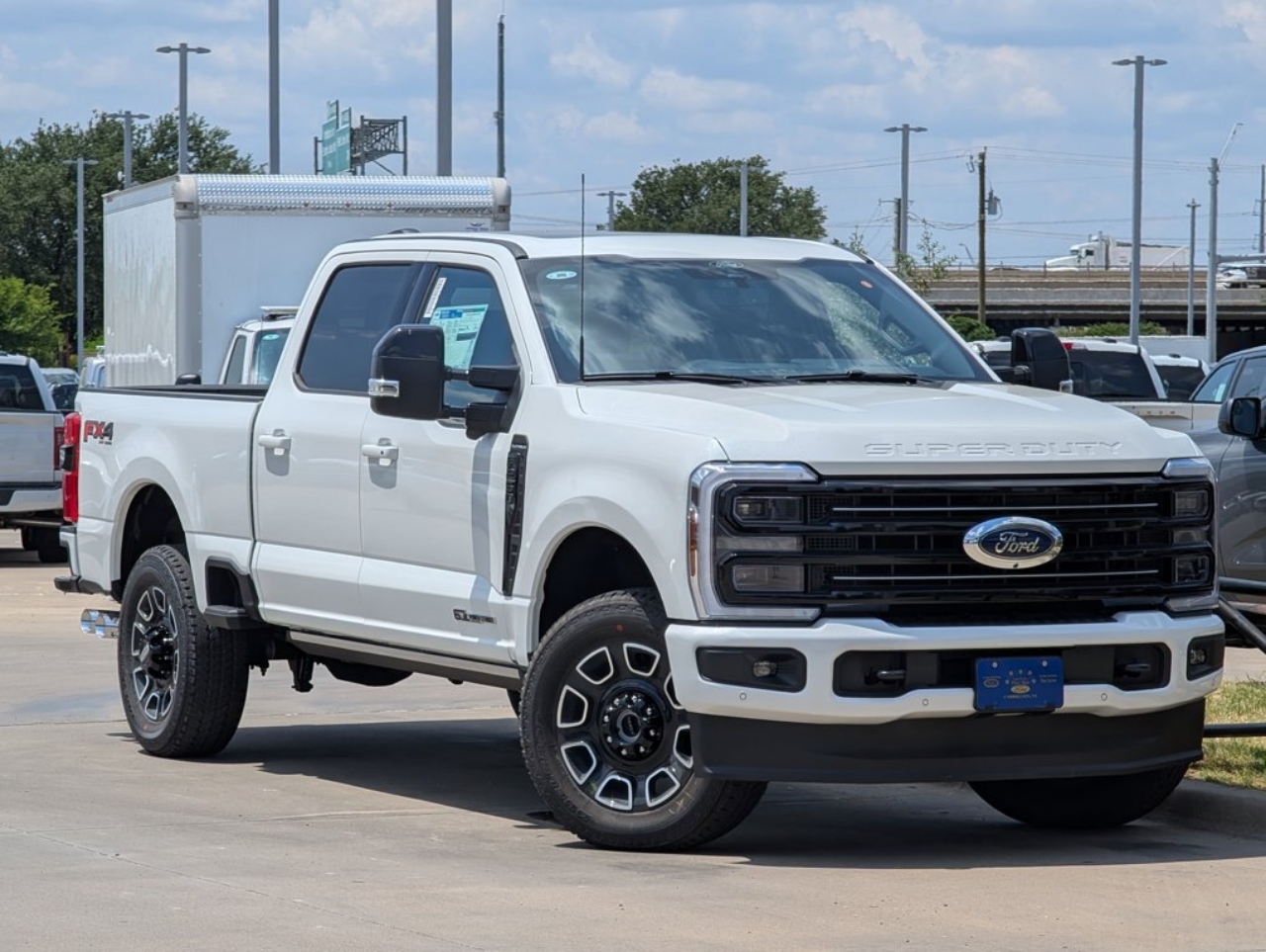 2025 Ford F-250 Super Duty Platinum's photo