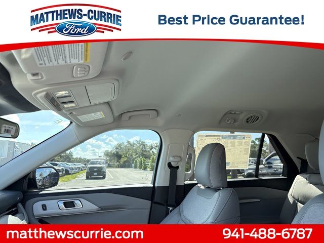 2025 Ford Explorer photo 3