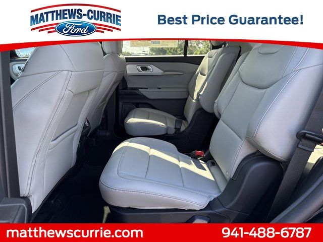 2025 Ford Explorer photo 4