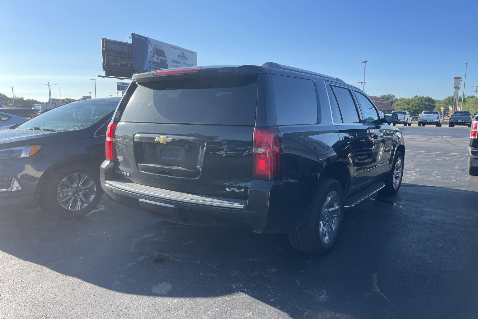 Used 2018 Chevrolet Tahoe Premier with VIN 1GNSKCKC0JR182783 for sale in St. Cloud, Minnesota