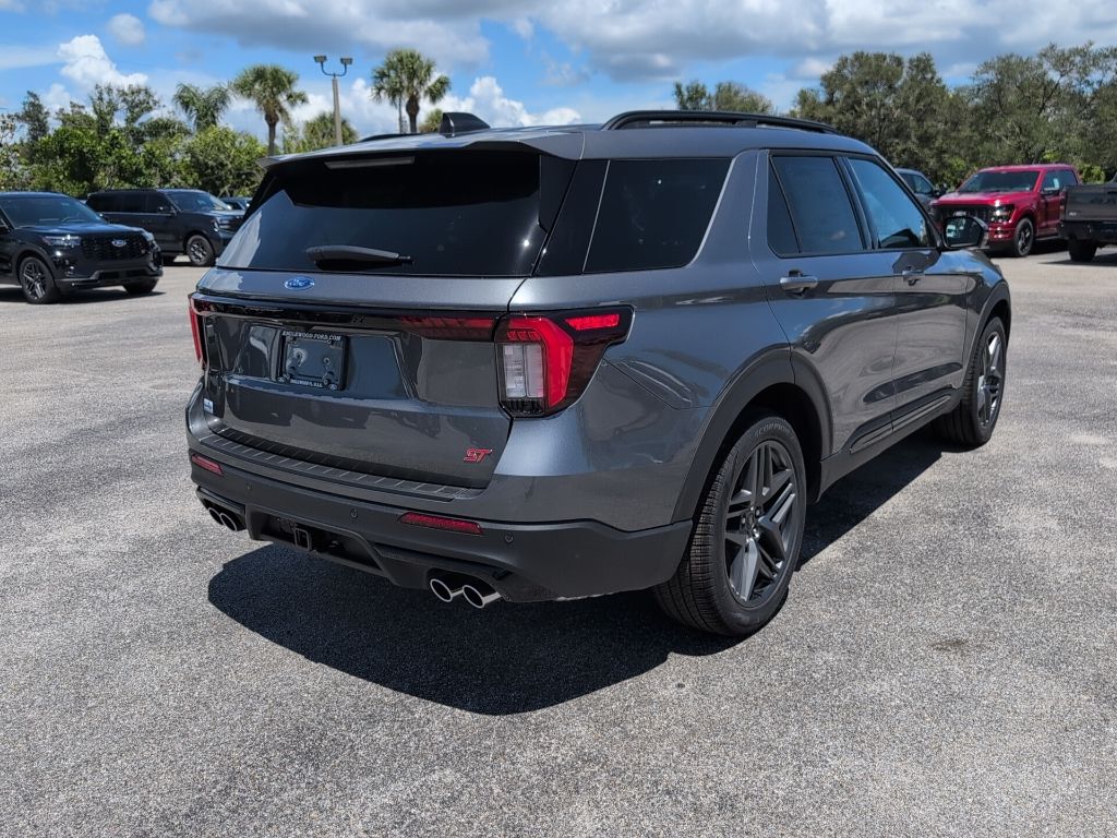2025 Ford Explorer ST photo 2