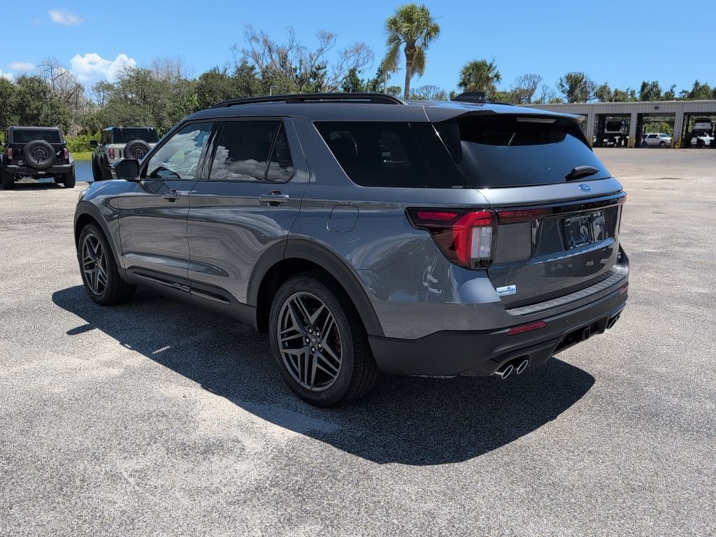 2025 Ford Explorer ST photo 4