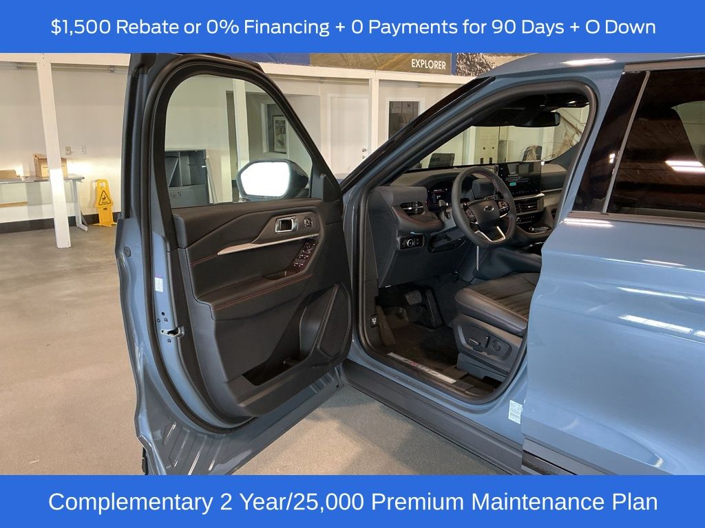 2025 Ford Explorer ST-Line photo 6