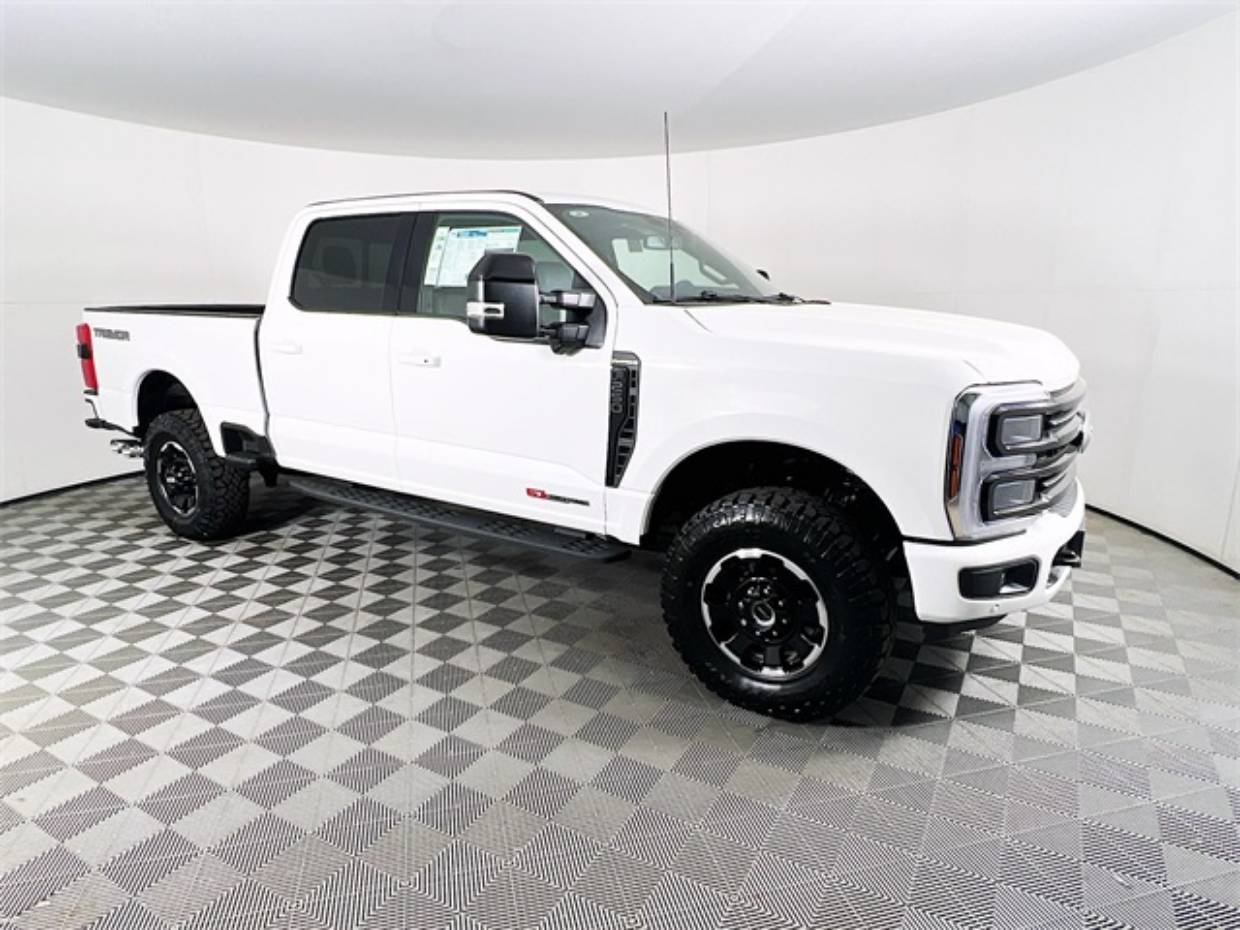 2025 Ford F-250 Super Duty Platinum's photo
