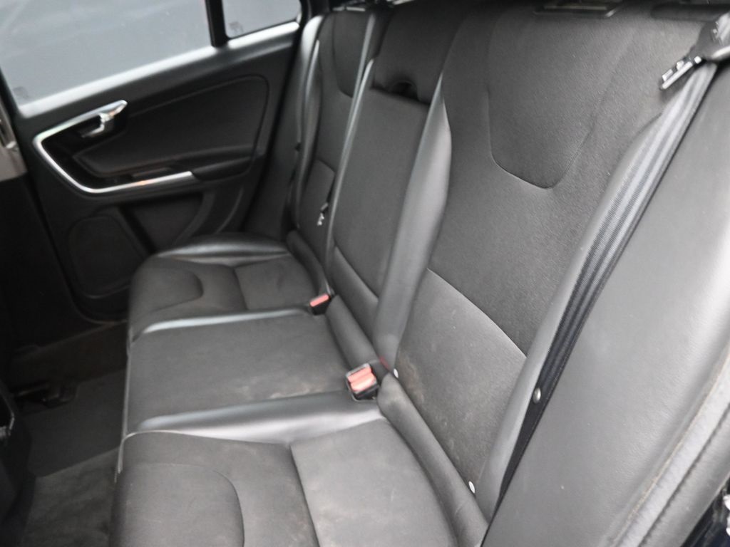 2016 Volvo V60 T5 photo 12