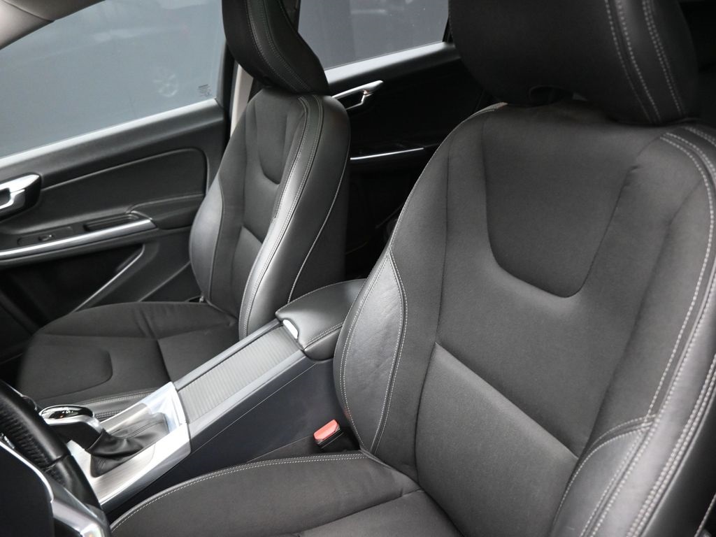 2016 Volvo V60 T5 photo 30