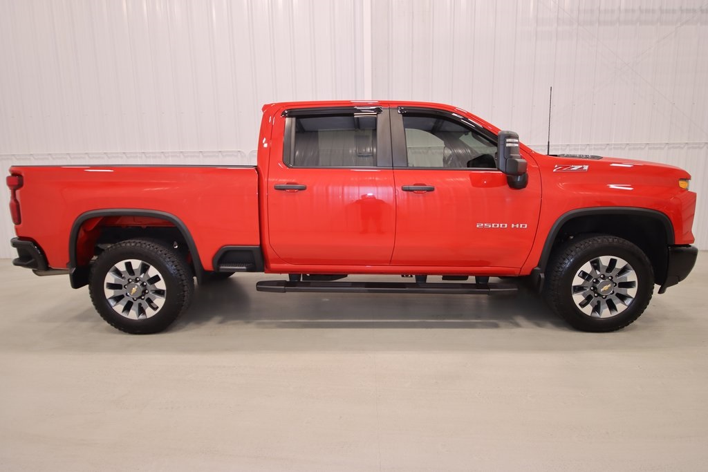 2024 Chevrolet Silverado 2500HD Custom photo 2