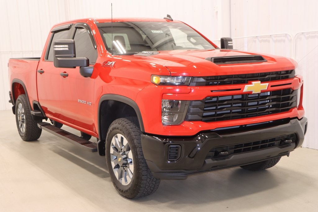 2024 Chevrolet Silverado 2500HD Custom photo 3