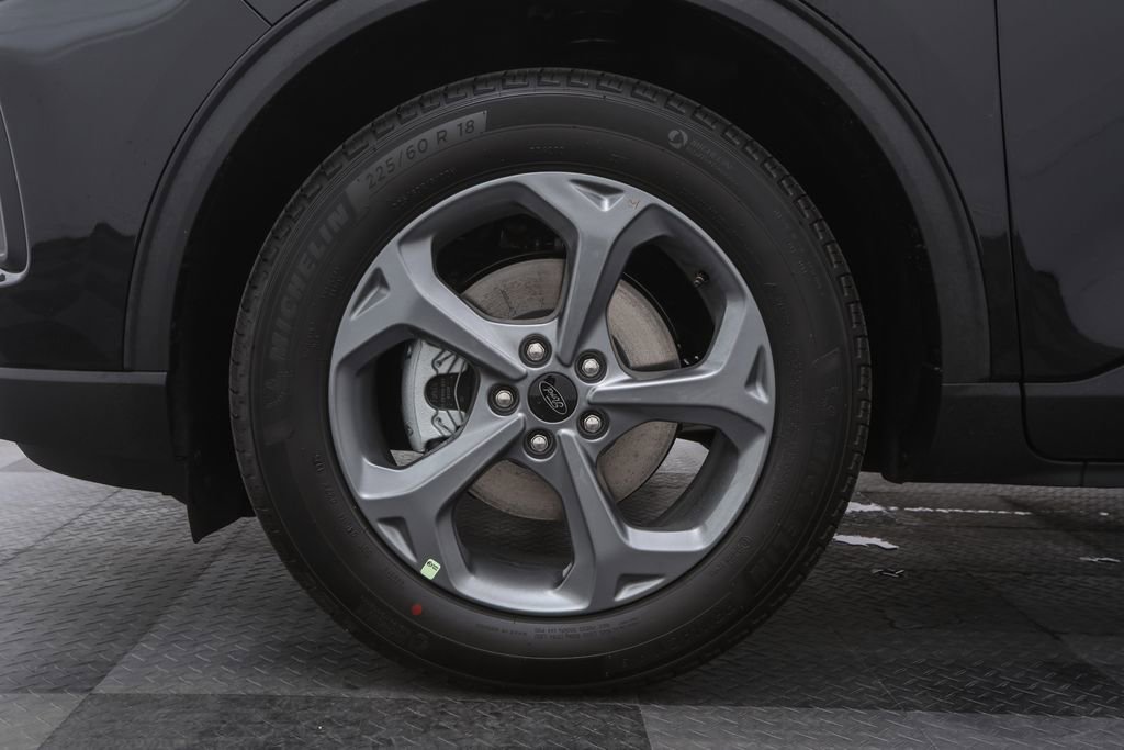 2025 Ford Escape ST-Line photo 3