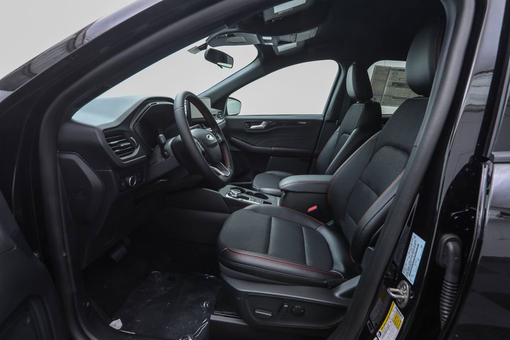 2025 Ford Escape ST-Line photo 4