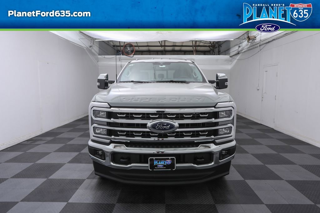 2025 Ford F-250 Lariat photo 2