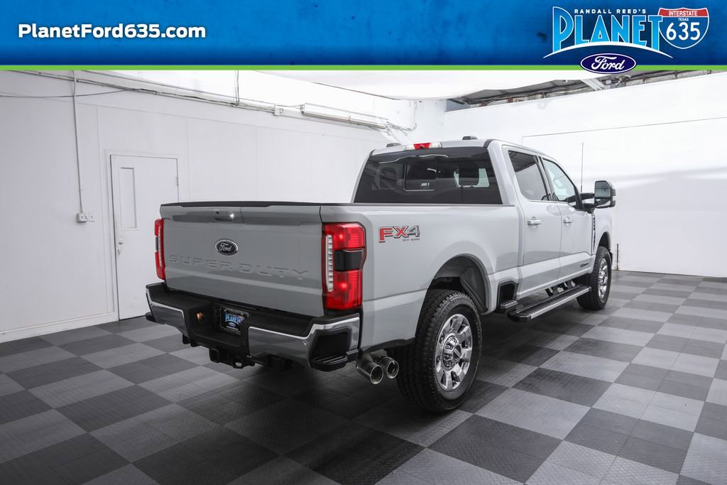 2025 Ford F-250 Lariat photo 4