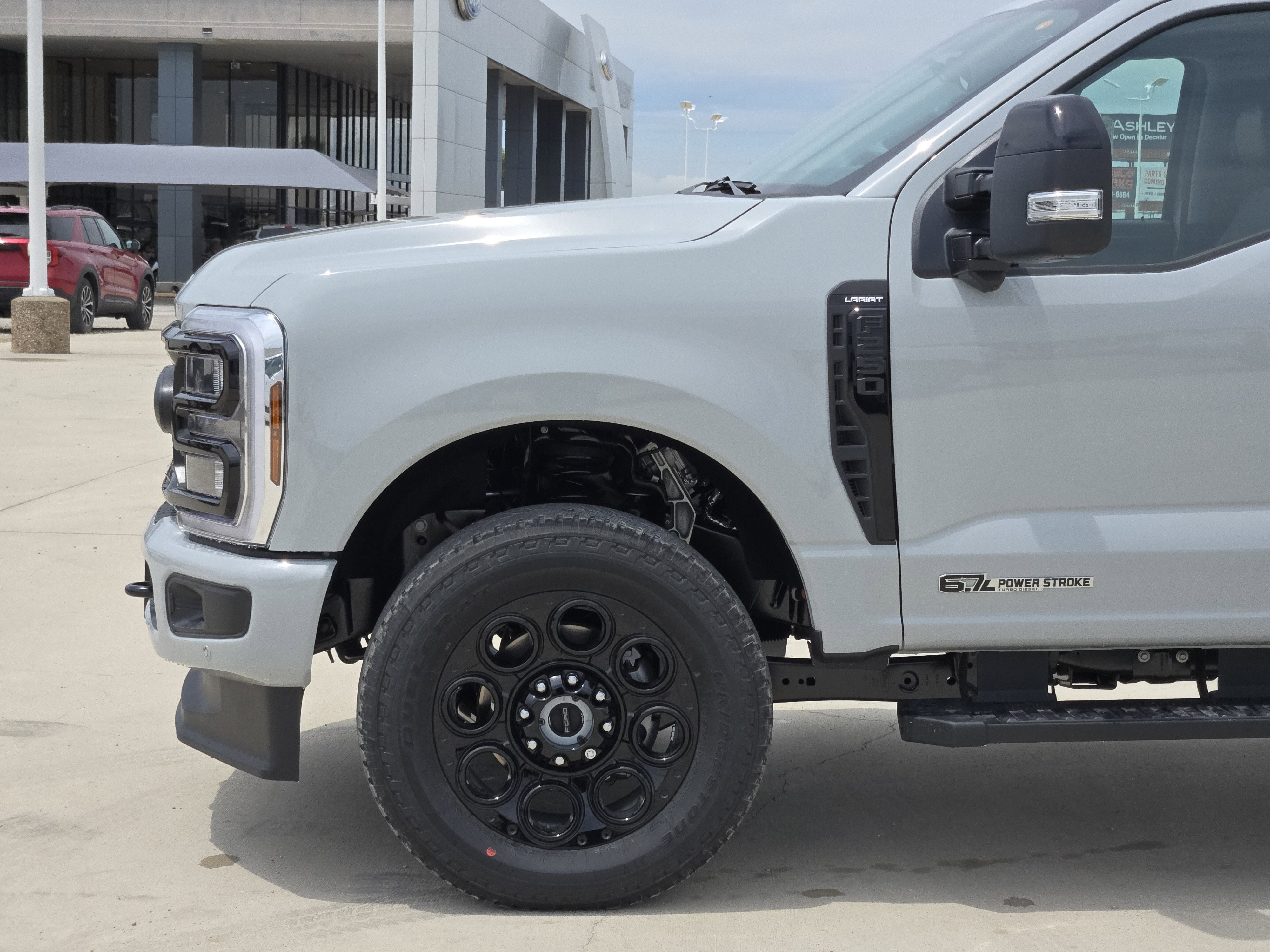 2025 Ford F-250 Lariat photo 2
