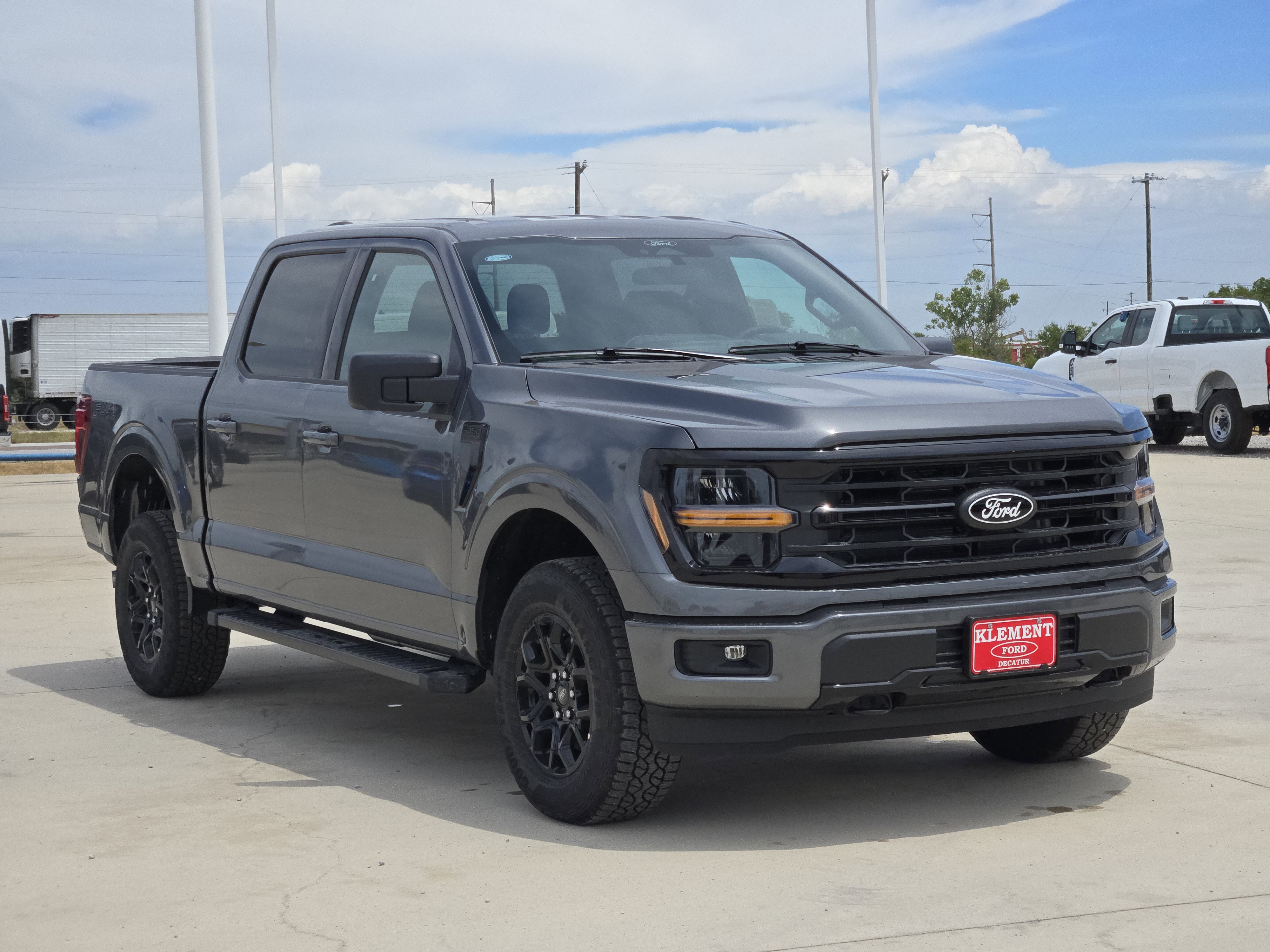 2025 Ford F-150 XLT photo 2