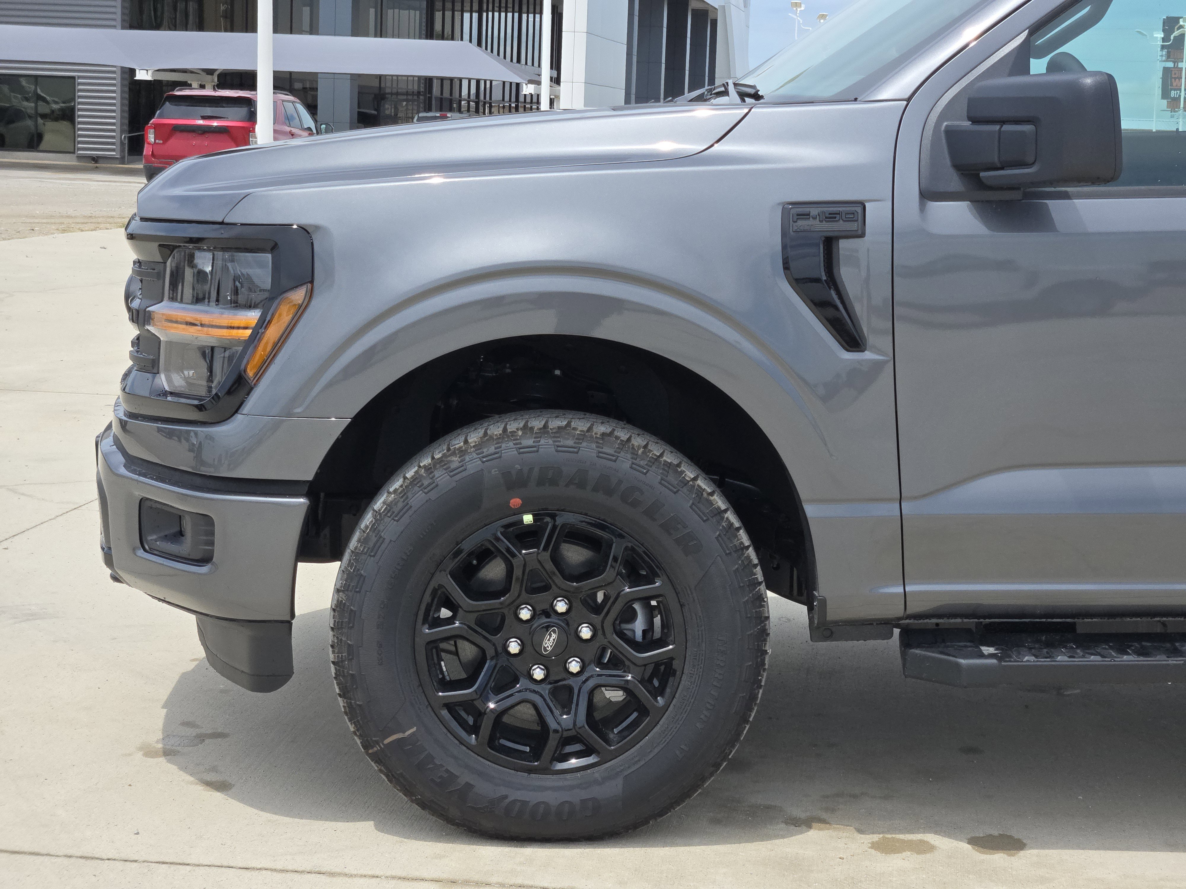 2025 Ford F-150 XLT photo 5