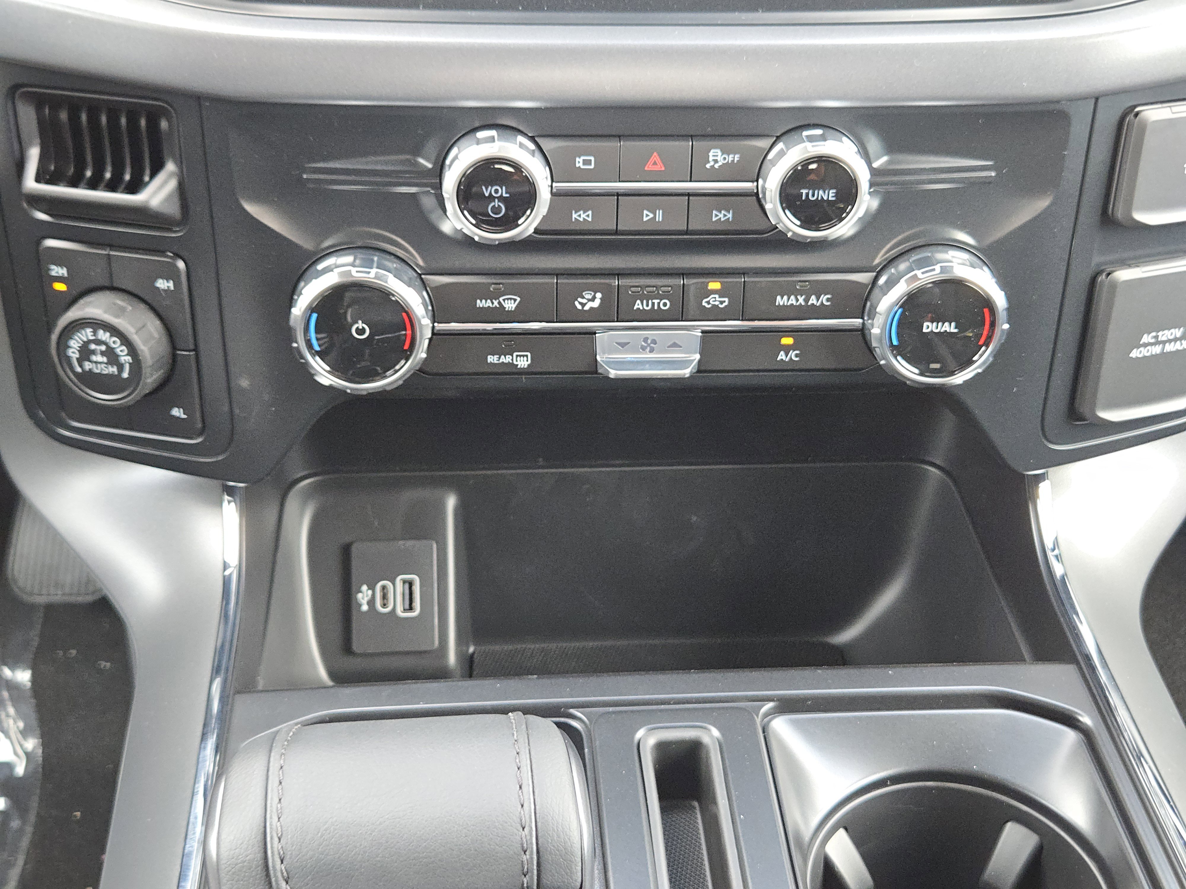 2025 Ford F-150 XLT photo 13