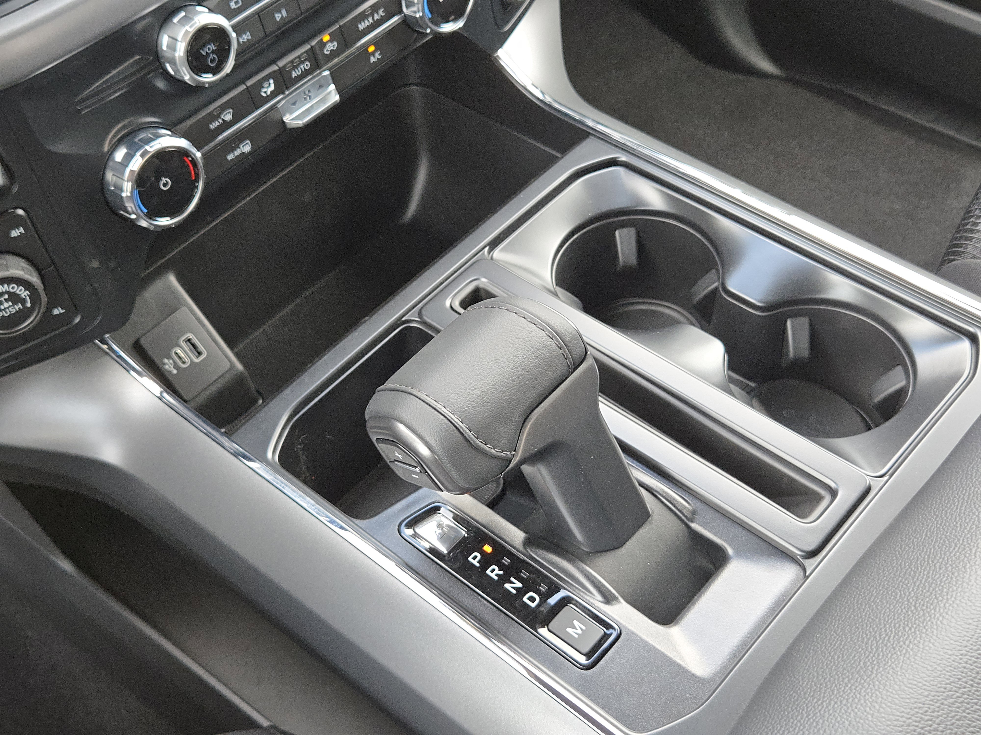 2025 Ford F-150 XLT photo 14