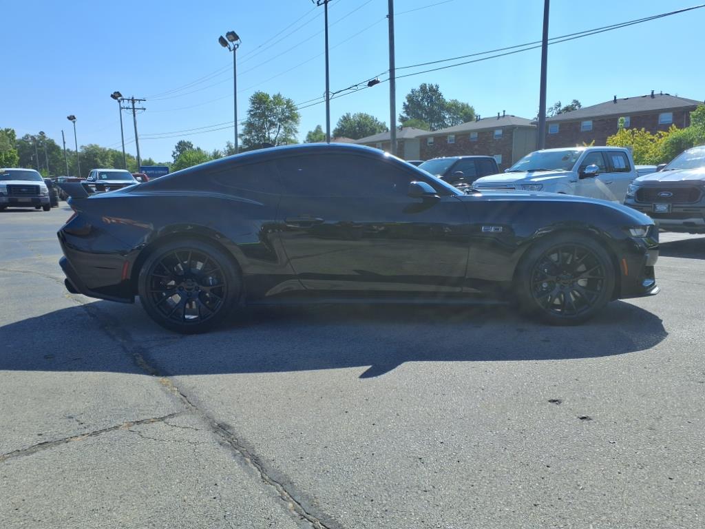 2024 Ford Mustang GT photo 2