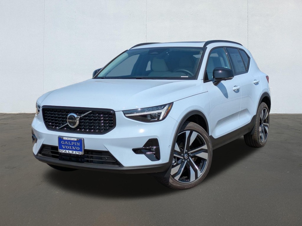 2026 Volvo XC40 B5 Ultra