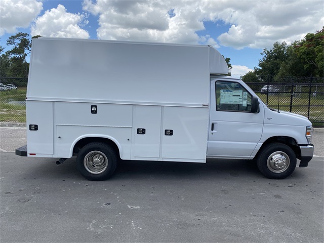 2026 Ford E-350 Base photo 2