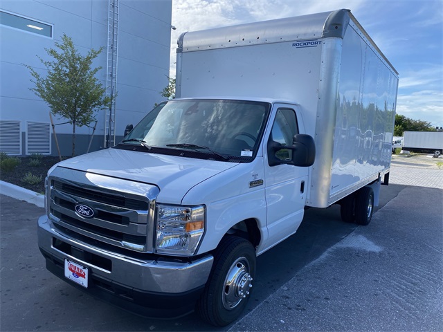 2026 Ford E-450 photo 2