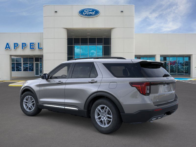 2025 Ford Explorer photo 2