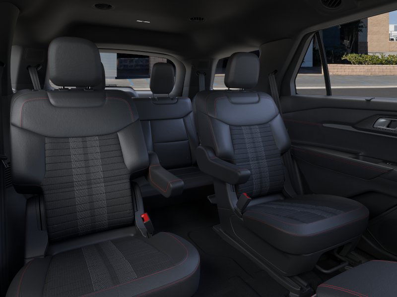 2025 Ford Explorer ST-Line photo 2
