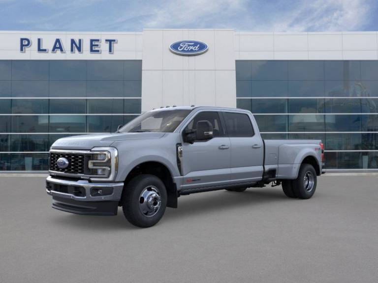 2025 Ford Super Duty F-350 DRW LARIAT 4WD Crew Cab 8' Box