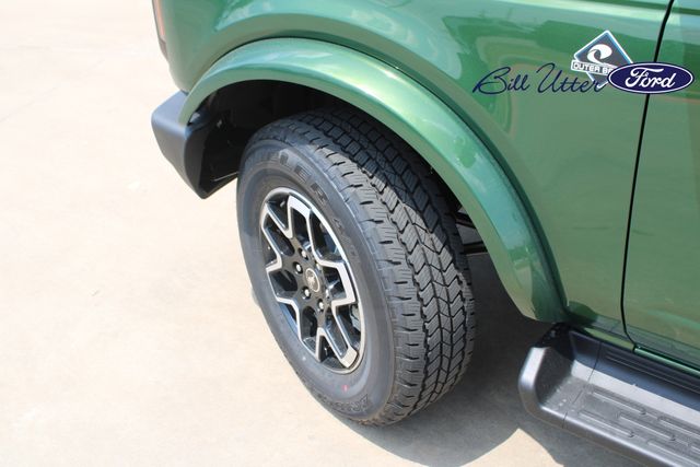 2025 Ford Bronco Outer Banks photo 4