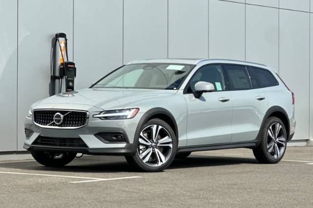 2026 Volvo V60 Cross Country B5 Plus