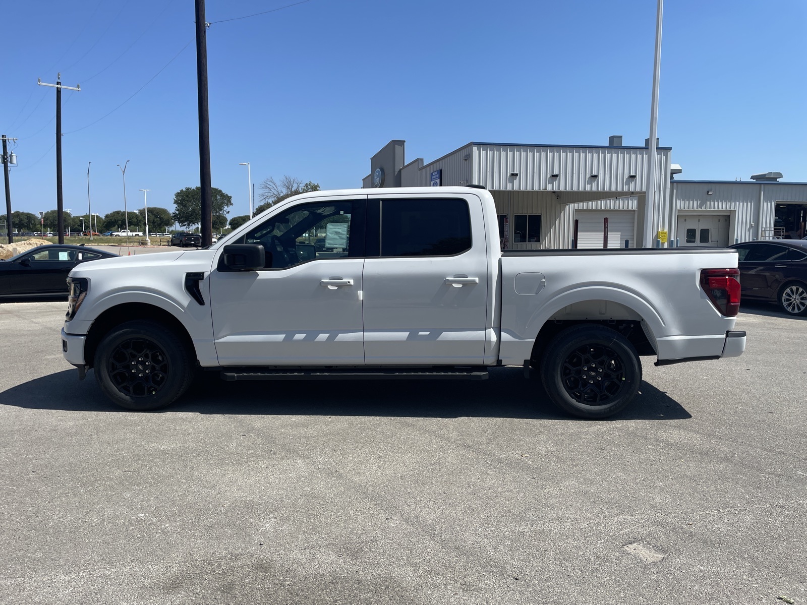 2025 Ford F-150 XLT photo 2