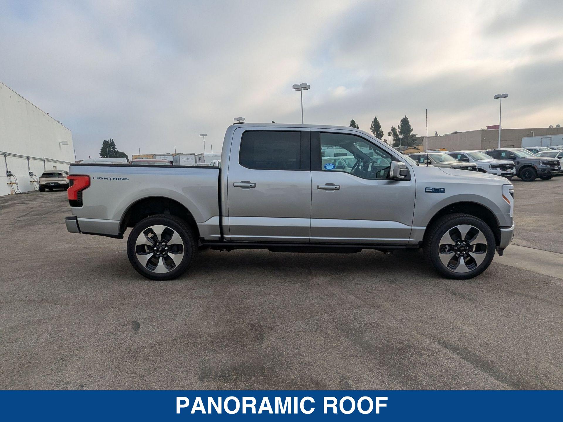 2025 Ford F-150 Lightning Platinum photo 9
