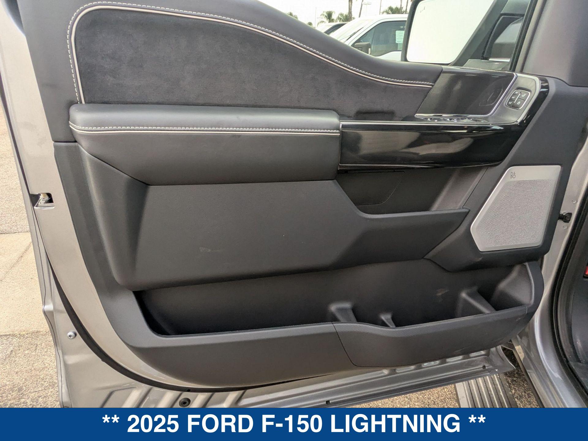 2025 Ford F-150 Lightning Platinum photo 13