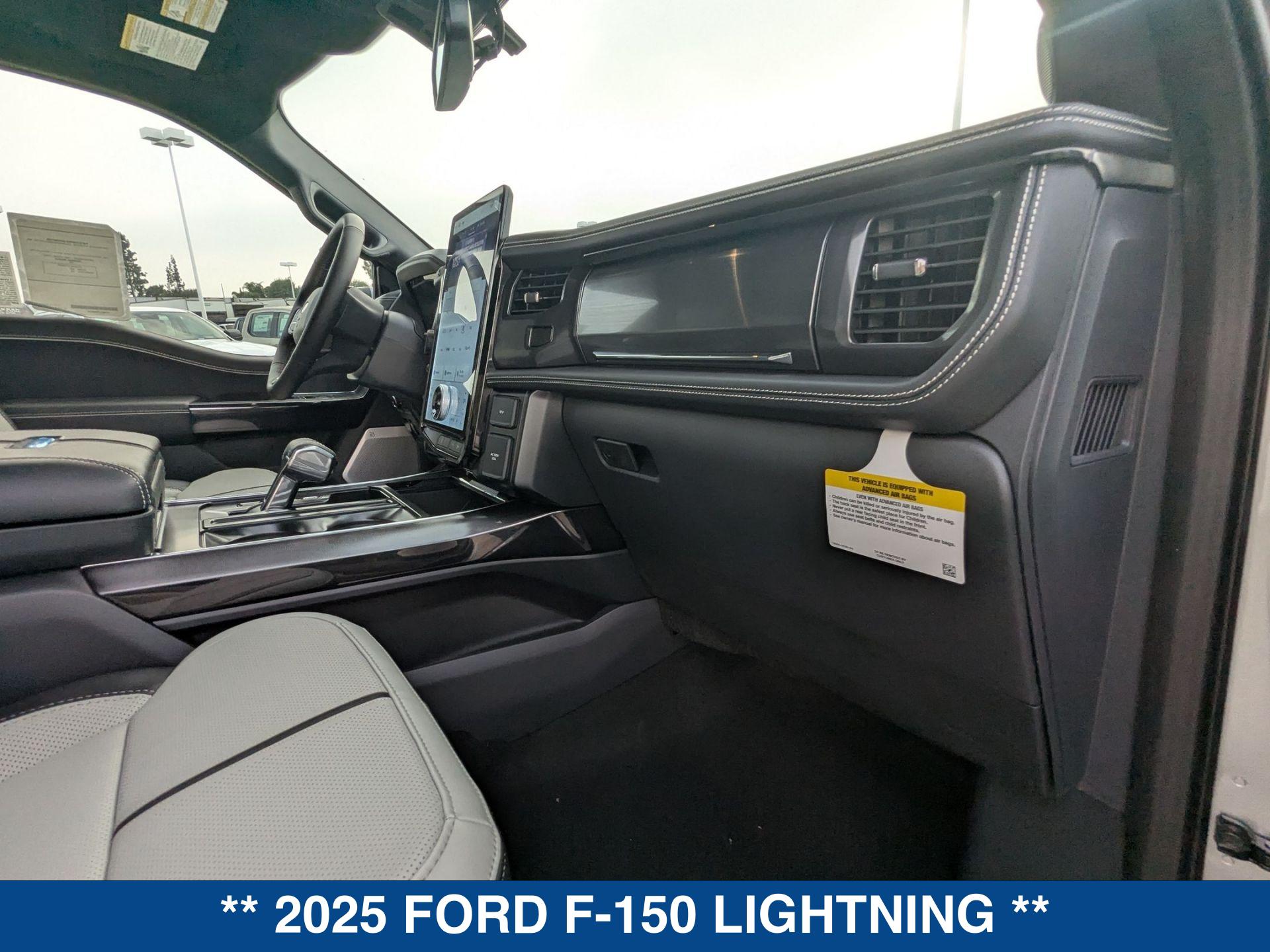 2025 Ford F-150 Lightning Platinum photo 21