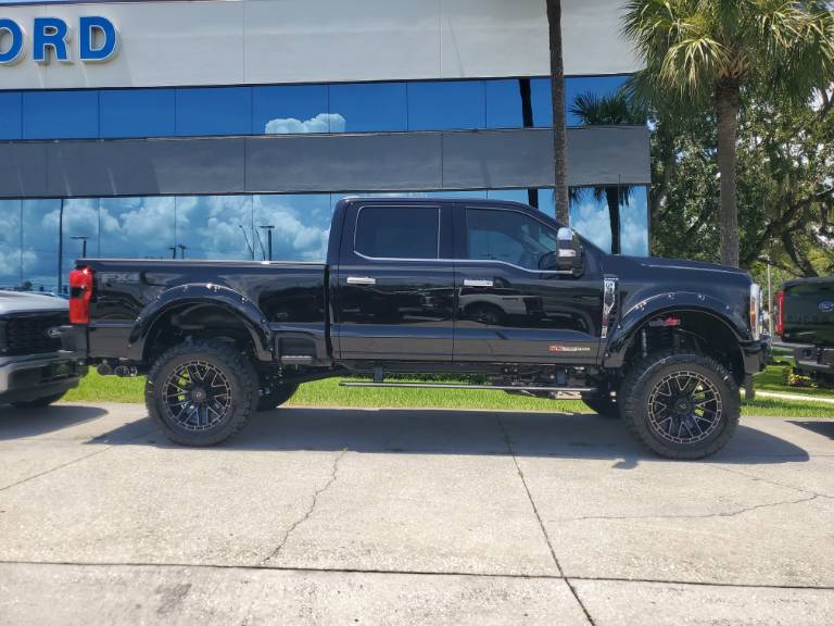 2025 Ford Super Duty F-350 SRW Platinum