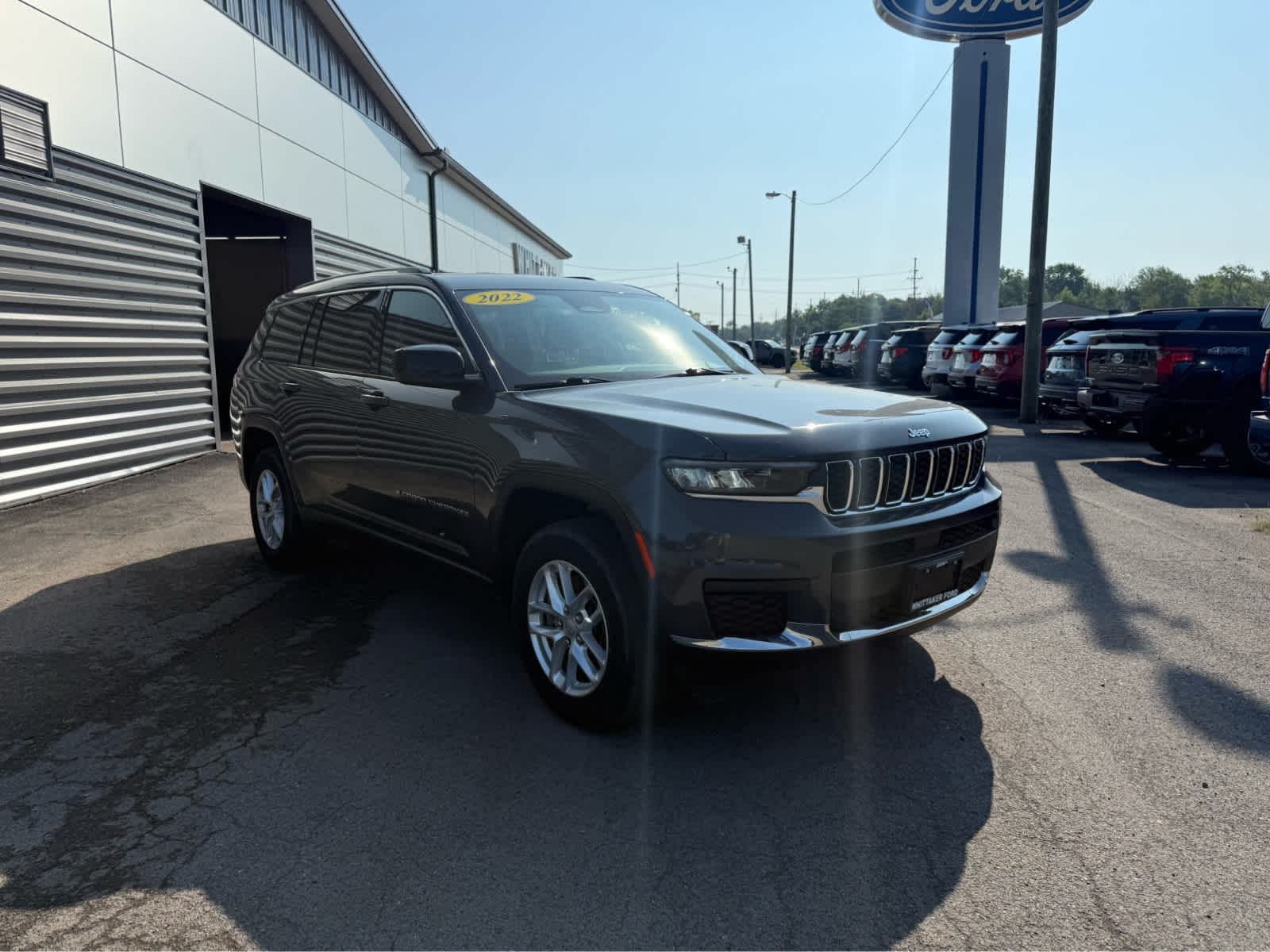 2022 Jeep Grand Cherokee Laredo photo 2