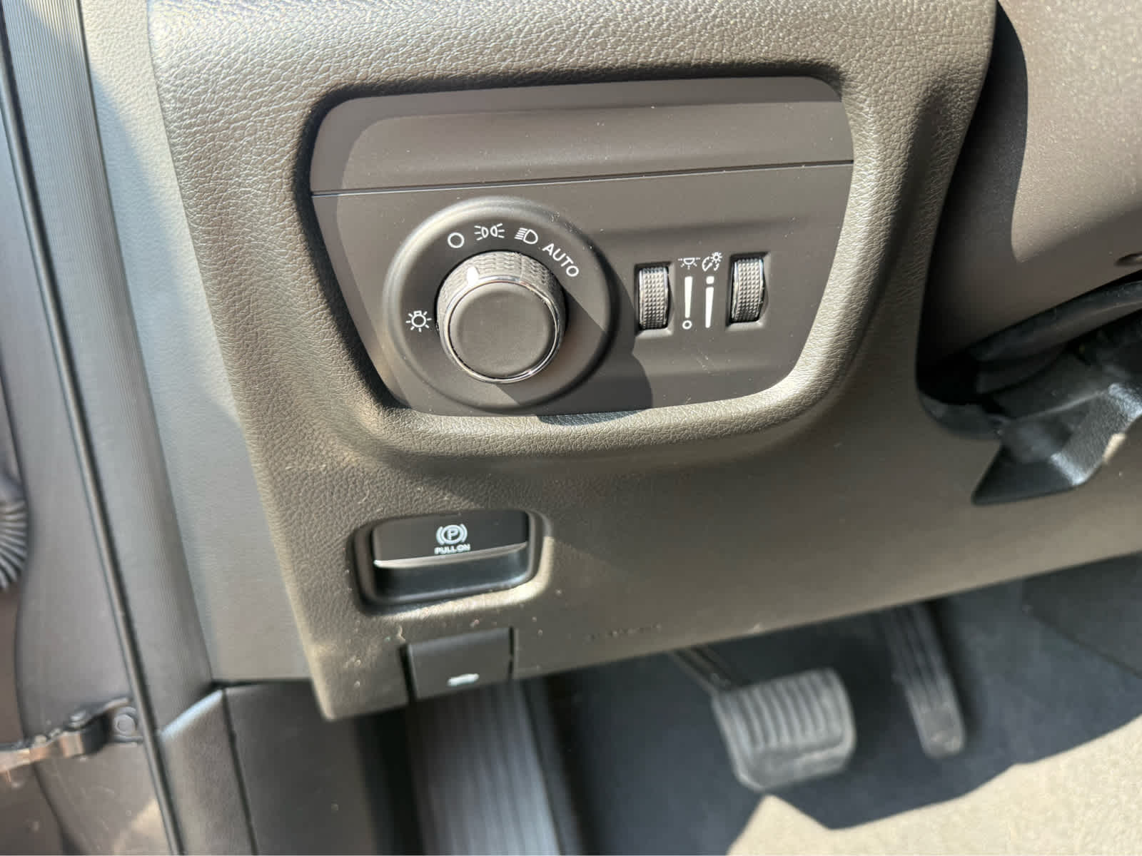 2022 Jeep Grand Cherokee Laredo photo 11