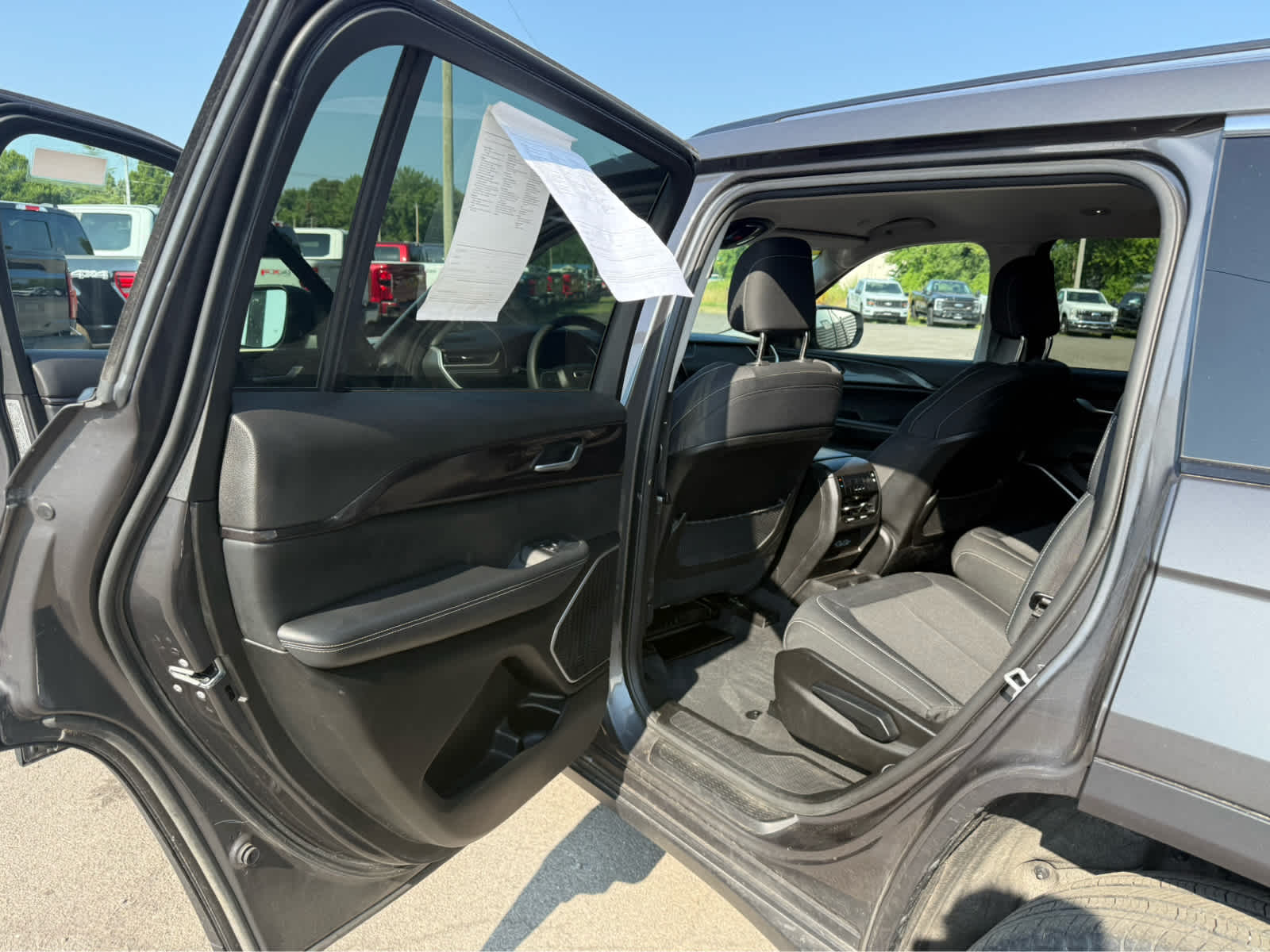 2022 Jeep Grand Cherokee Laredo photo 16