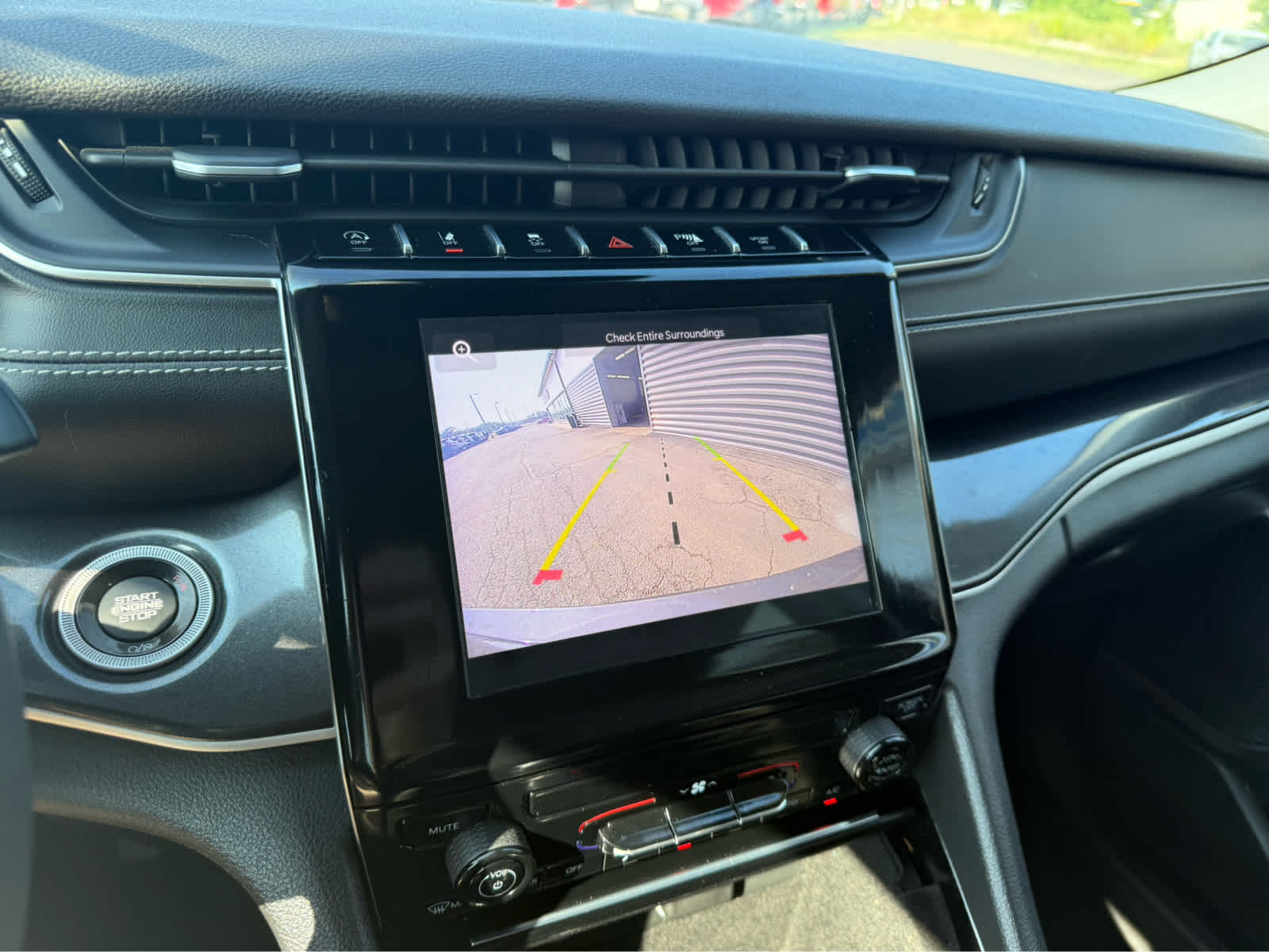 2022 Jeep Grand Cherokee Laredo photo 19
