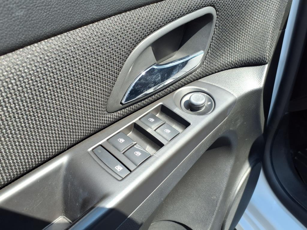 2014 Chevrolet Cruze photo 11