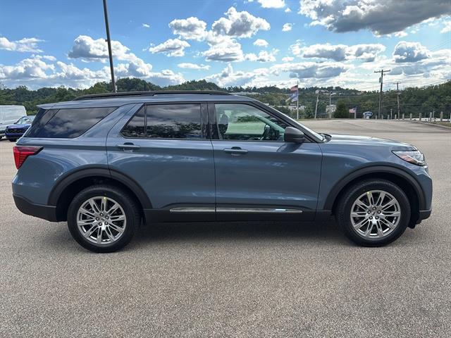2025 Ford Explorer photo 4