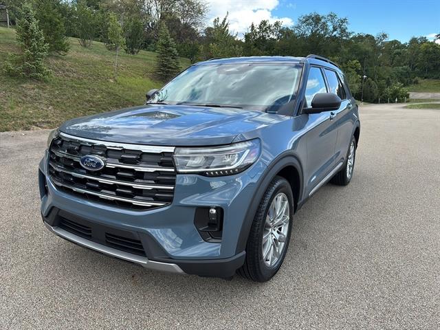 2025 Ford Explorer photo 7